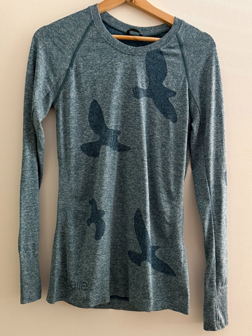 Oiselle Flyte Long Sleeved Women's Active Top with thumbholes Dark Green Medium